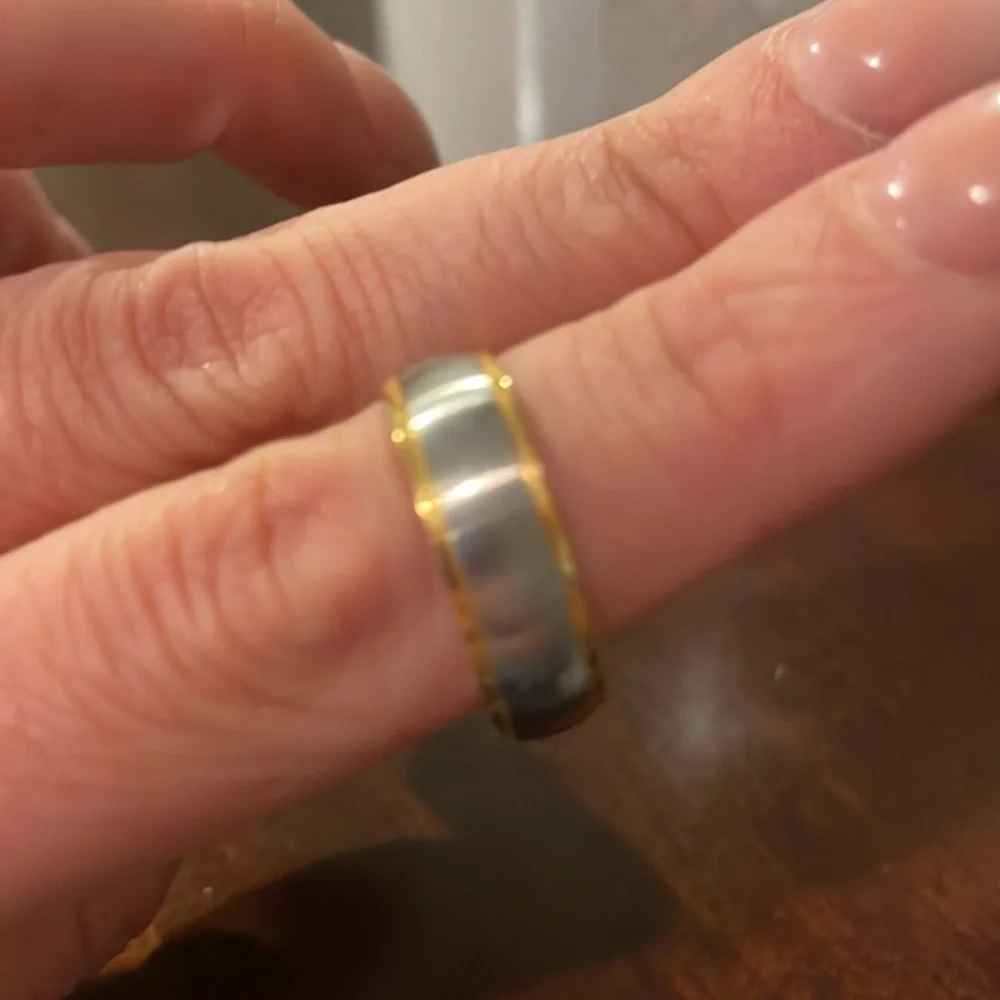 2 tone ring! stainless & gold plated band 💛🩶